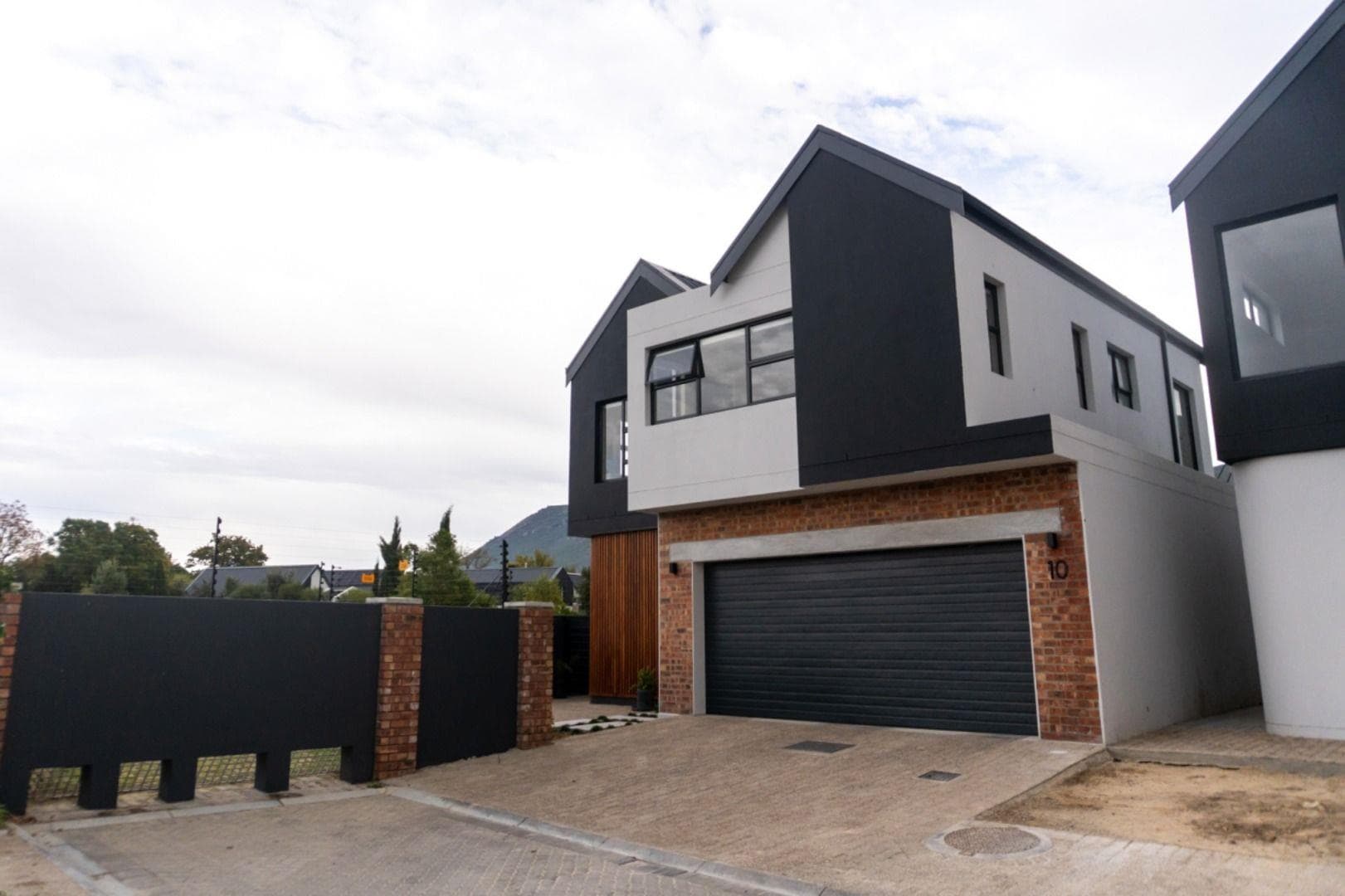 3 Bedroom House for sale in Lemoenkloof